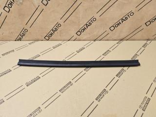 Уплотнитель двери задний левый Toyota Camry