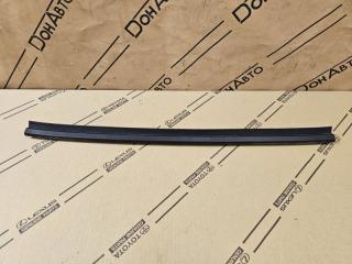 Уплотнитель двери задний правый Toyota Camry