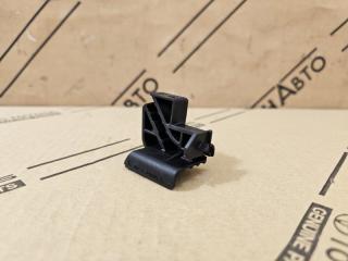 Уплотнитель двери задний правый Toyota Camry