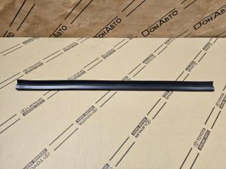 Уплотнитель двери задний правый Toyota Camry