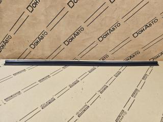 Уплотнитель двери передний правый Toyota Camry