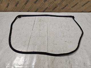 Уплотнитель двери задний левый Toyota Camry