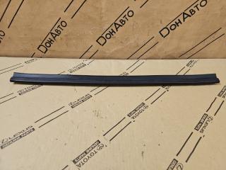 Уплотнитель двери задний правый Toyota Camry