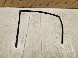 Уплотнитель двери передний правый Toyota Camry