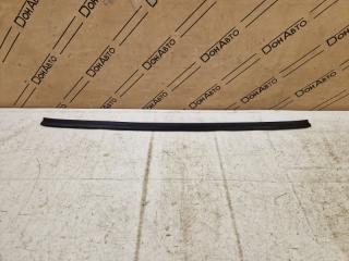 Уплотнитель двери передний левый Toyota Camry