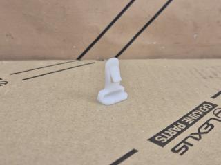 Запчасть клипса накладки бампера Toyota Rav4