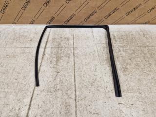 Уплотнитель двери задний правый Toyota Camry