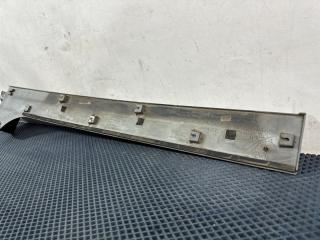 Накладка багажника задняя левая 300 1