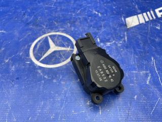 Запчасть моторчик заслонки печки Mercedes-benz E350 2006