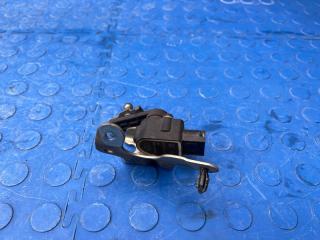 Запчасть датчик высоты дорожного просвета задний Mercedes-benz C200 2008