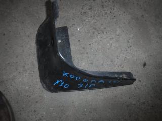 Запчасть брызговик задний правый Toyota Corolla 2011