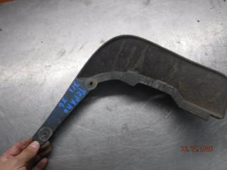 Запчасть брызговик задний левый Nissan Terrano 2014