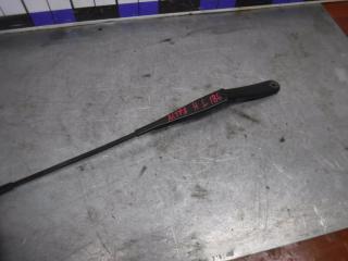 Фото запчасти поводок дворника передний левый Opel Astra 2008 Б/У запчасть Запчасть поводок дворника передний левый Opel Astra 2008