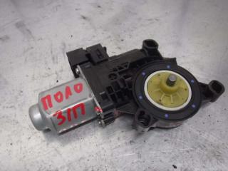 Запчасть мотор стеклоподъемника задний правый Volkswagen Polo 2008