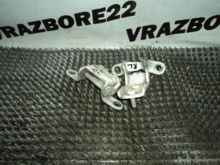 Петли двери задние левые Toyota Vista Ardeo 1999
