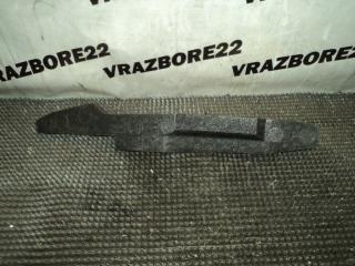 Уплотнитель крыла правый Toyota Camry 2004