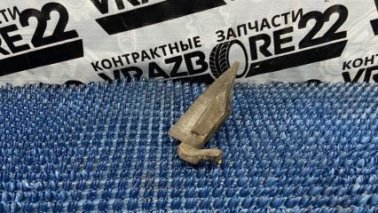 Уплотнитель лобового стекла левый Nissan Bluebird Sylphy 2001