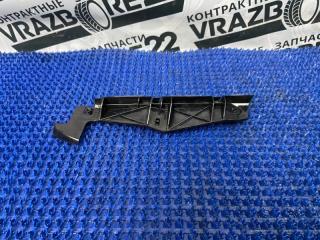 Клипса бампера передняя левая Toyota Allion 2002