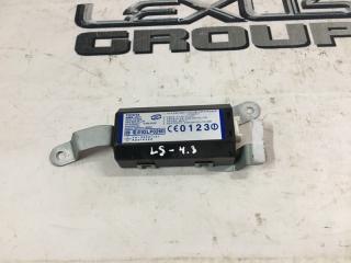 Блок управления дверьми передний правый Lexus LS430 2004