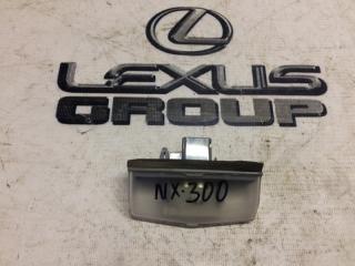 Запчасть фонарь подсветки номера Lexus NX300h 2015