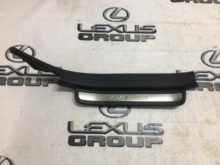 Накладка на порог задняя правая Toyota Avensis 2008