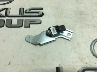 Запчасть датчик удара задний левый Toyota Avensis 2008