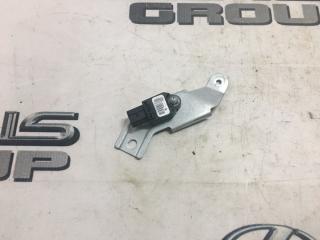 Запчасть датчик удара задний правый Toyota Avensis 2008