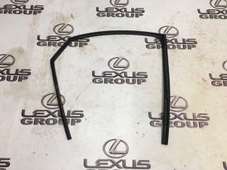Уплотнительная резинка двери задняя правая Lexus NX300h 2017