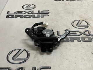 Замок крышки багажника задний Lexus RX450h 2020