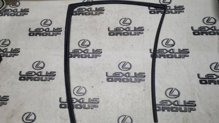 Уплотнитель стекла задний левый Toyota RAV4 2019