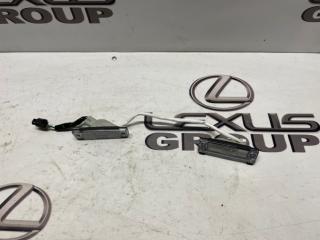 Фонарь подсветки номера Toyota Land Cruiser Prado 2020