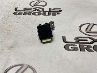 Блок реле стеклоочистителя передний Toyota Land Cruiser Prado 2019