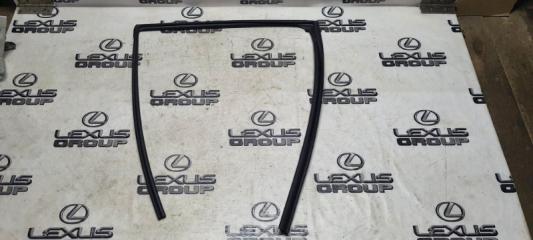 Уплотнитель стекла задний правый Toyota RAV4 2020