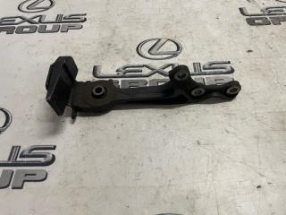 Кронштейн редуктора левый Toyota Land Cruiser Prado 2019