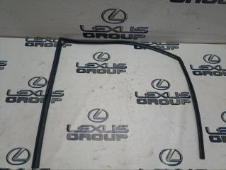 Уплотнитель стекла передний правый Lexus NX300h 2021 контрактная Уплотнитель стекла передний правый Lexus NX300h 2021