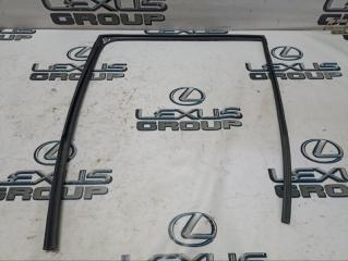 Уплотнитель стекла задний левый Toyota RAV4 2019