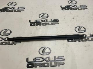 Уплотнитель стекла передний правый Toyota RAV4 2020