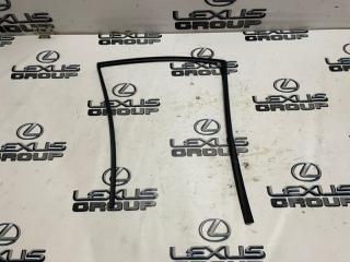 Уплотнитель стекла задний правый Toyota RAV4 2020