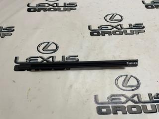 Молдинг на дверь задний правый Toyota RAV4 2020