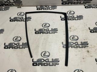 Уплотнитель стекла задний правый Toyota RAV4 2020