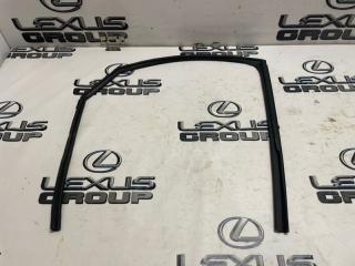 Уплотнительная резинка двери задняя правая Lexus NX300h 2020