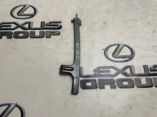 Направляющая стекла передняя правая Toyota RAV4 2017