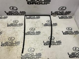 Уплотнитель стекла задний левый Toyota Land Cruiser Prado 2020