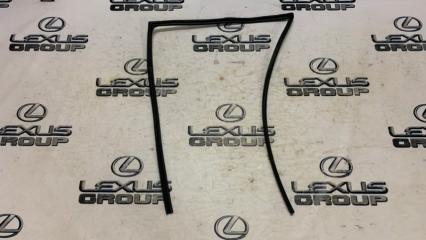 Уплотнитель стекла задний левый Toyota Land Cruiser Prado 2020