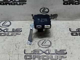 Блок управления стояночным тормозом Lexus NX300h 2020