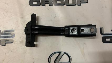 Кронштейн передний правый Toyota Land Cruiser Prado 2019