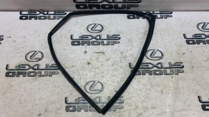 Уплотнительная резинка двери задняя правая Lexus RX450h 2019