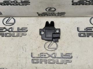 Замок крышки багажника задний Lexus ES300h 2020