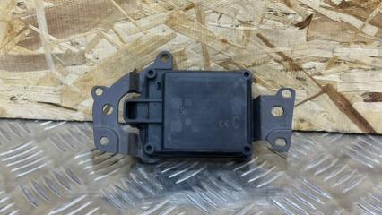 Датчик дистанции передний Toyota Camry 2019