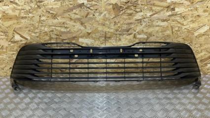 Решетка радиатора передняя Toyota Camry 2019
